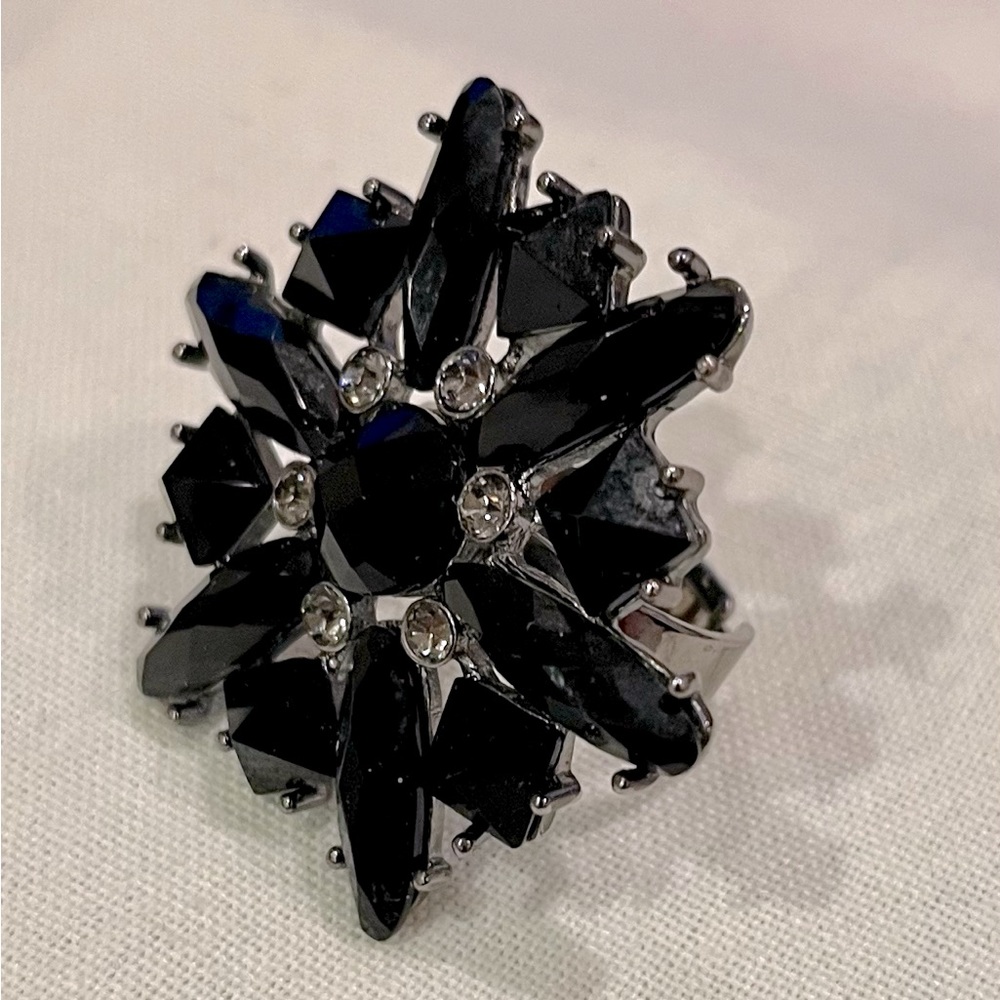 Givenchy Vintage Ring - Picture 4 of 16